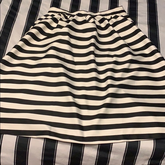 Forever 21 Dresses & Skirts - Retro black and white stripe skirt